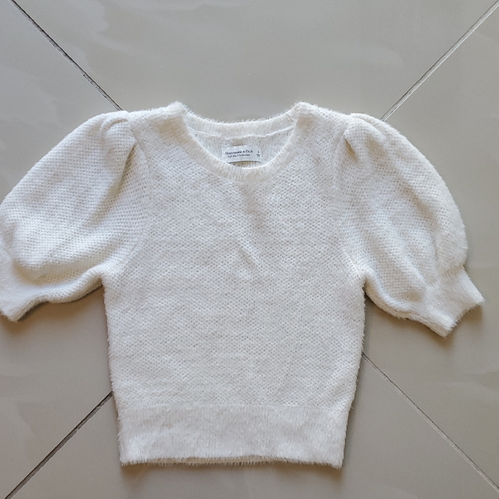 Abercrombie & Fitch Cream Fuzzy Sweater